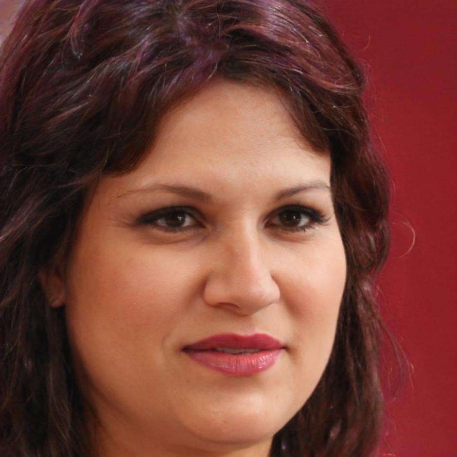 Retrato profesional de instructora consultora en gestión presupuestaria